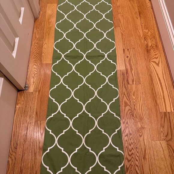 Pottery Barn Ogee Green Embroidered Table Runner - Picture 5 of 5